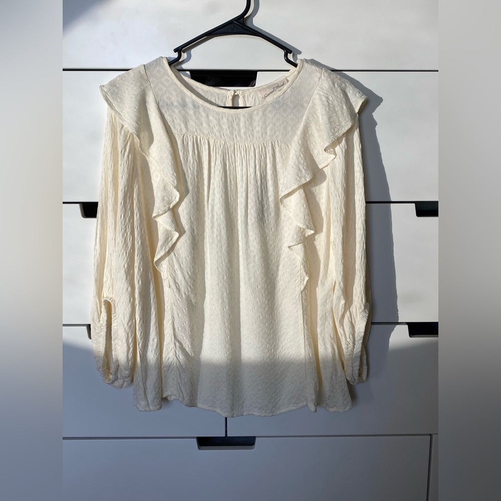 Universal Thread Women’s 3/4 Sleeve Crewneck Ruffle Top